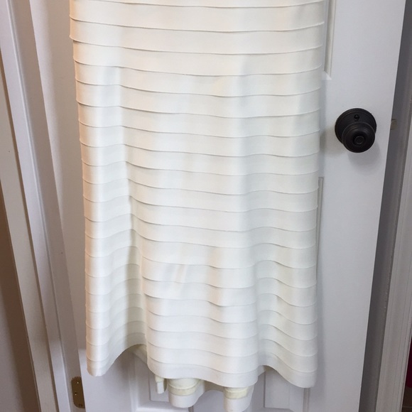 Tadashi Off White/ pale Cream Wedding Gown - Picture 2 of 8